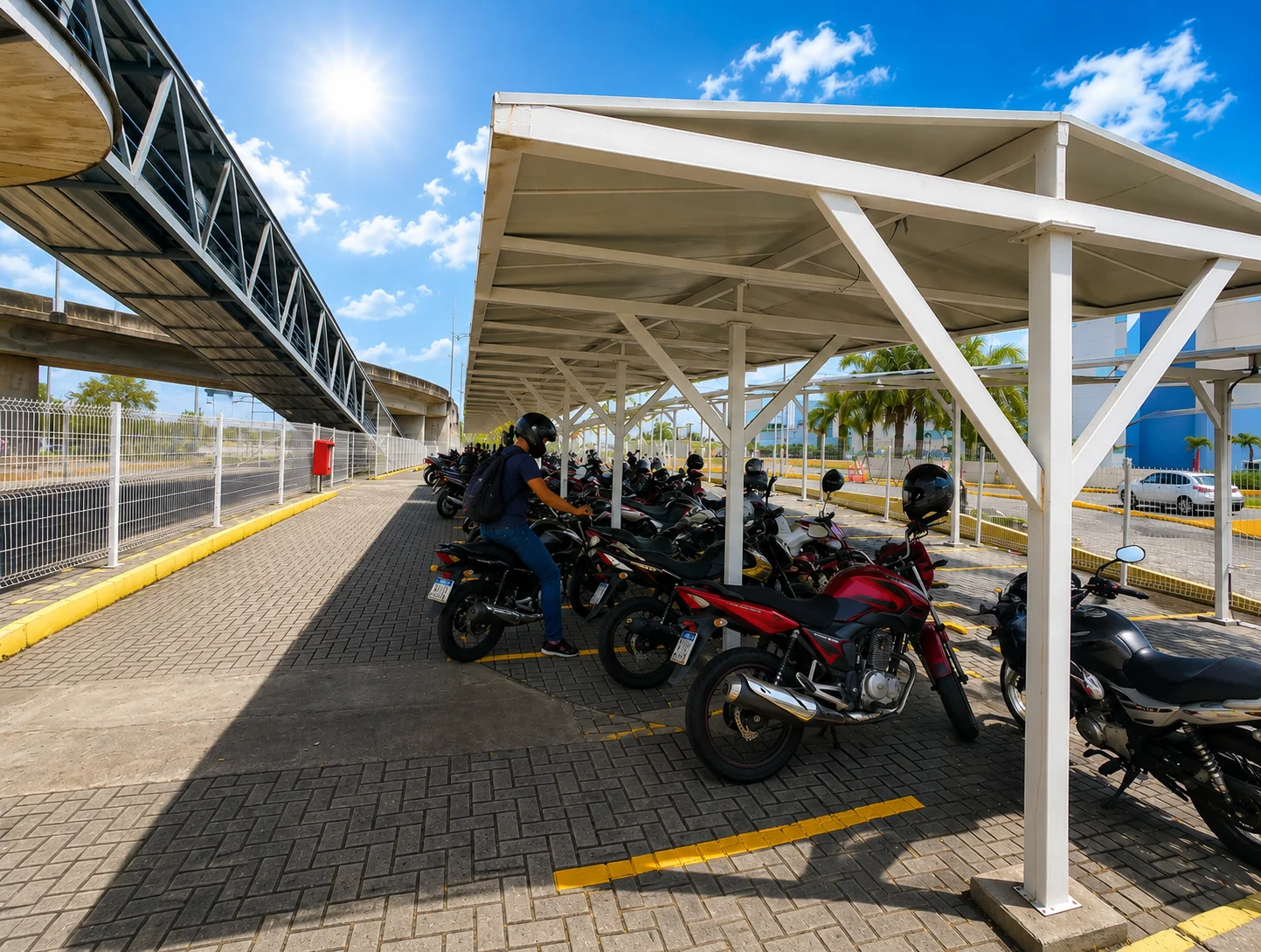 Para você: Novo estacionamento de motos