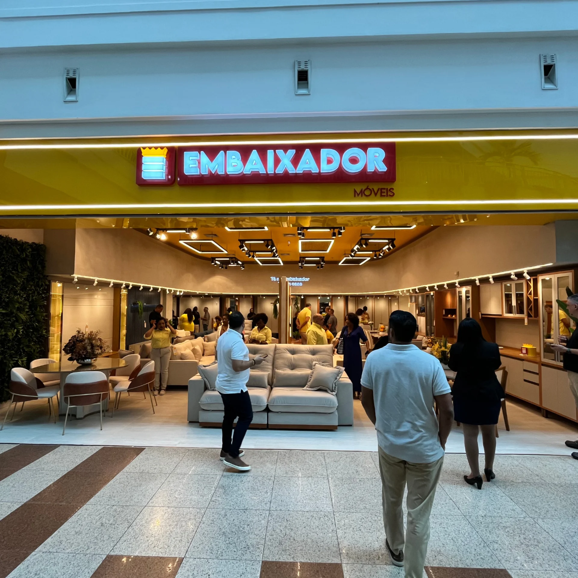 Fachada de loja de móveis no Salvador Norte