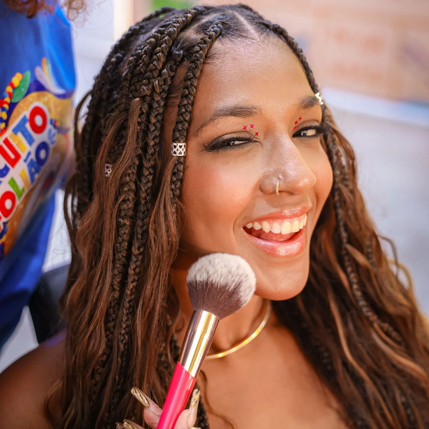 Espaço Beleza: make e penteado pra você brilhar no Carnaval