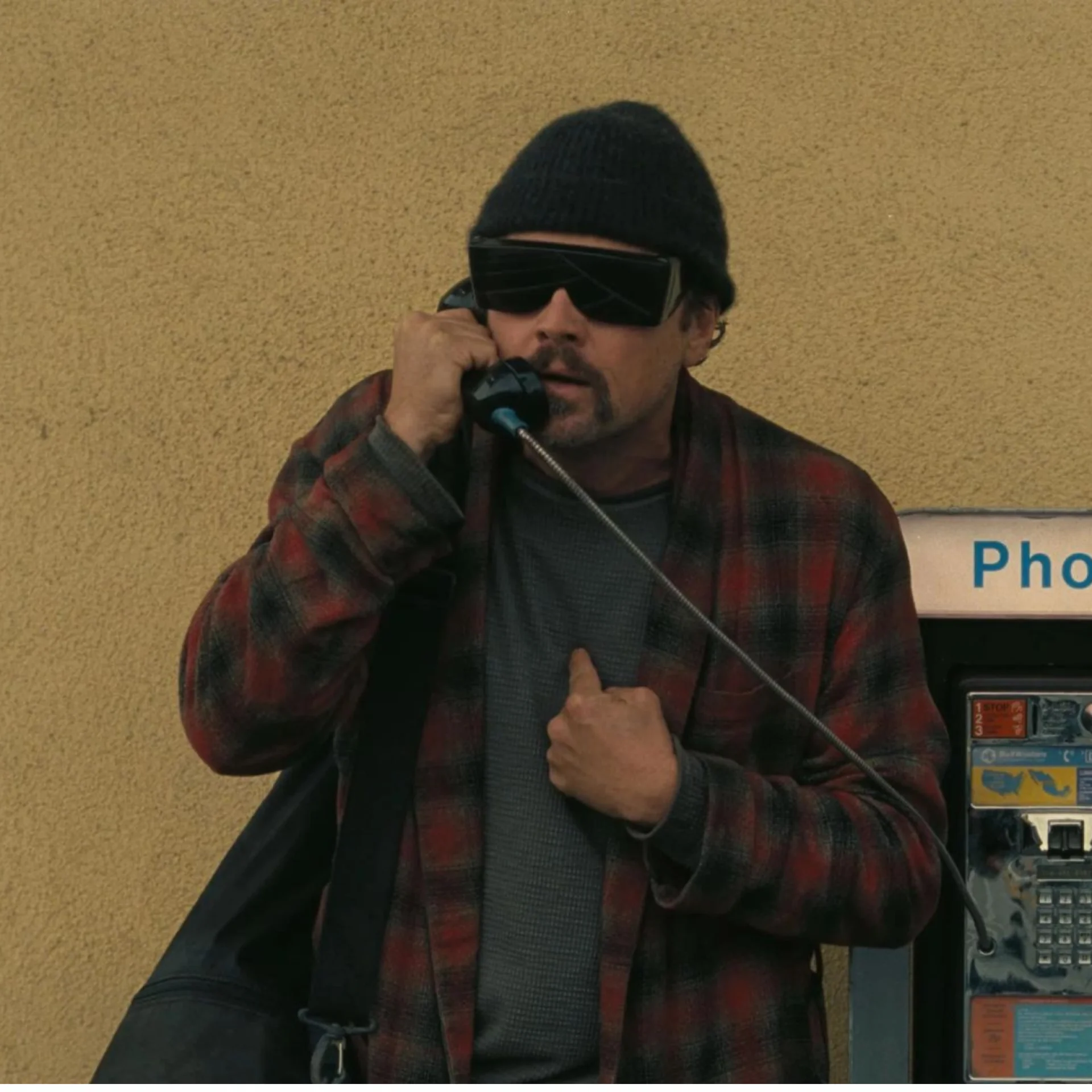 Leonardo DiCapri interpretando o filme ‘Uma Batalha Após a Outra’